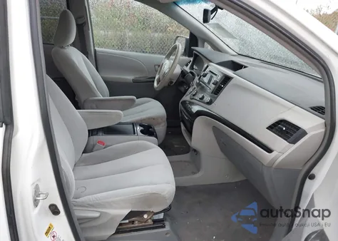 2011 Toyota Sienna Le V6 z USA, uszkodzony, nr VIN 5TDKK3DCXBS008194